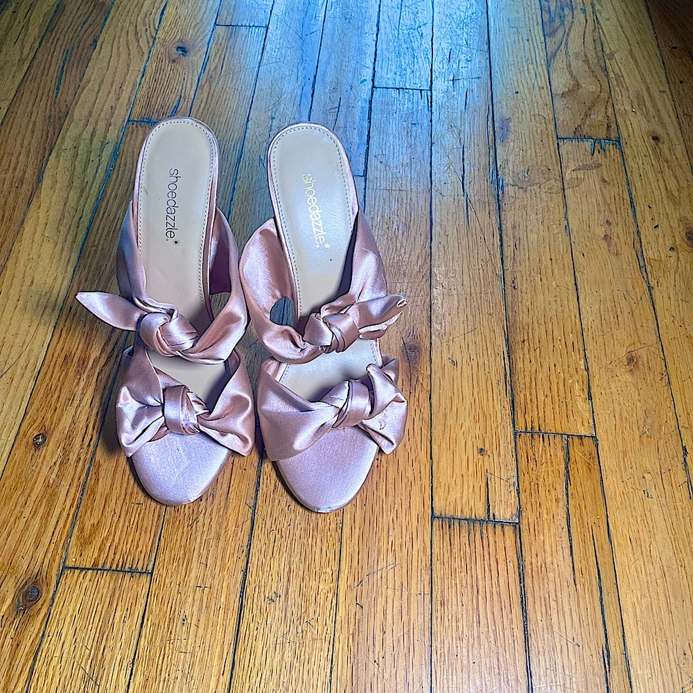 Shoedazzle satin bow heels sz10